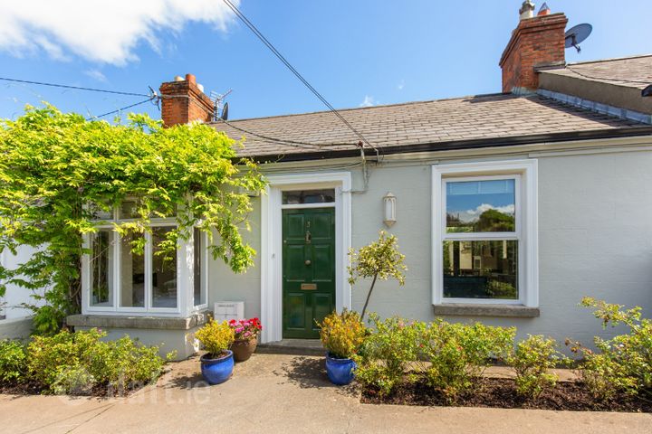 3 Montevella, Barnhill Rd, Dalkey, Dublin