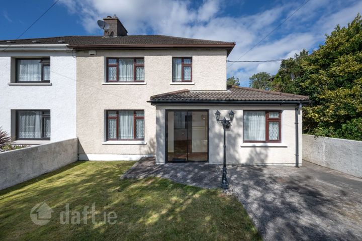 San Michele, 30 Earlwood Estate, The Lough, Co. Cork, T12Y2H6