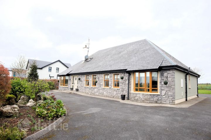 Knocknadaula, Kiltullagh, Athenry, Co. Galway, H65X012