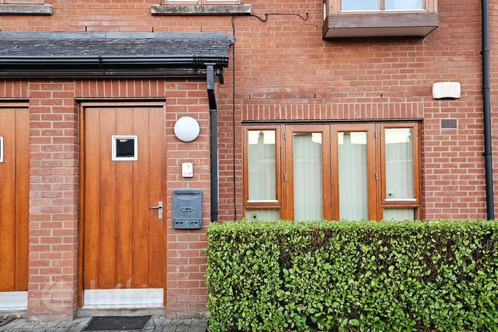 Knockmaree Duplex, St Laurance Rd., Chapelizod, Dublin 20