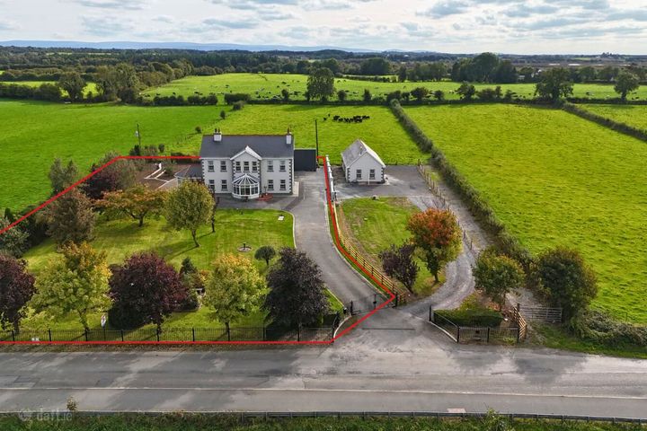 Grand Canal House, Rahan, Tullamore, Co. Offaly, R35HR67