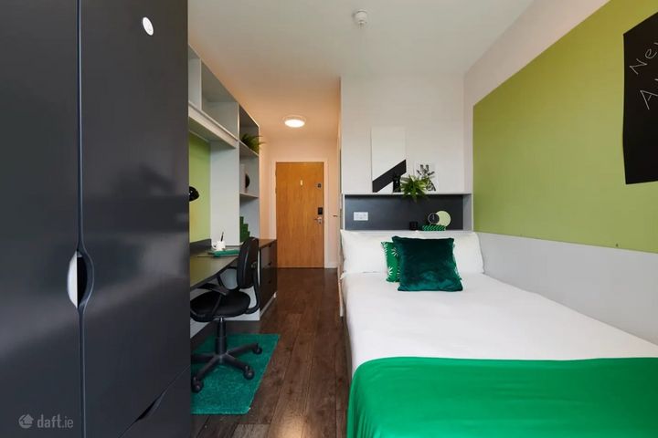 Bronze Ensuite Room, Binary Hub Dublin 8, Dublin 8