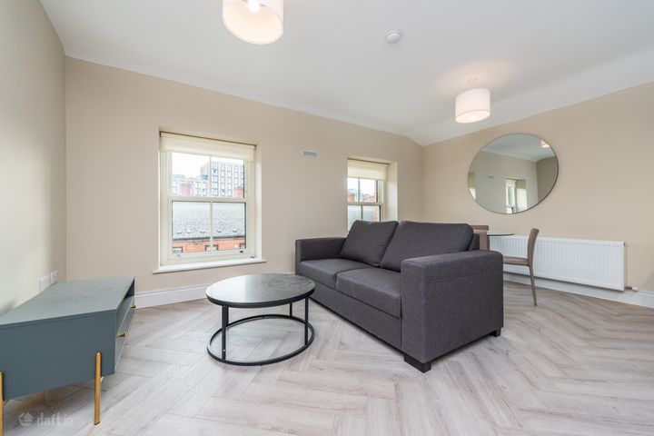 29/30 The Coombe, Dublin 8