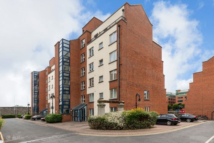 Apartment 115 Inishtrahull, Custom House Harbour Apartments