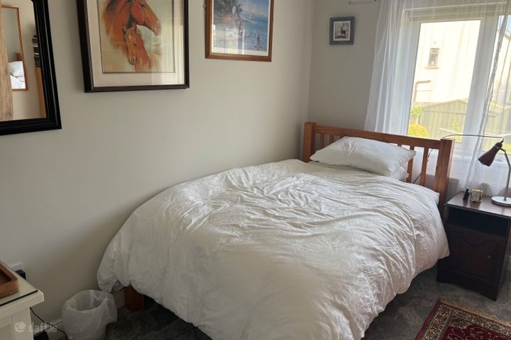 27 Oakhill, Gorey, Co. Wexford