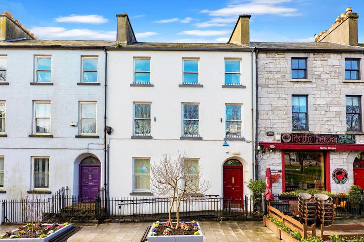 24 Eyre Square, Galway City Centre