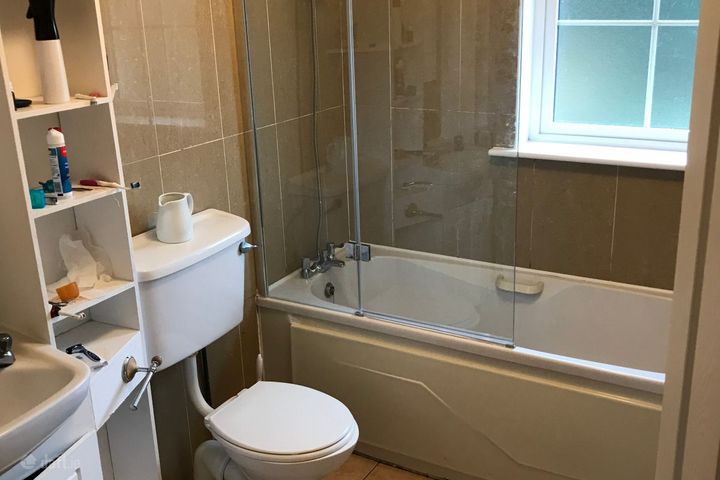 12 Oak Avenue, Classes Lake, Ovens, Cork, Ballincollig, Co. Cork