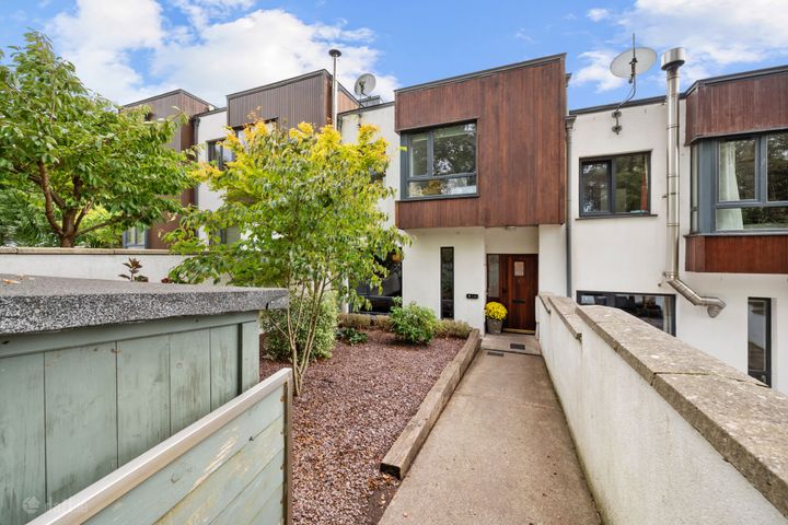 8 The Courtyard, Woodville, Glanmire, Cork, T45 FX01