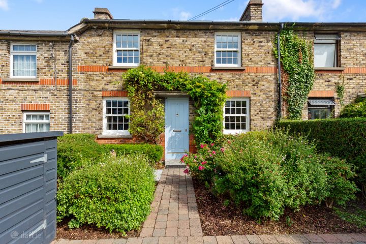 4 Devitt Villas, Glasthule Village, Sandycove, Dublin