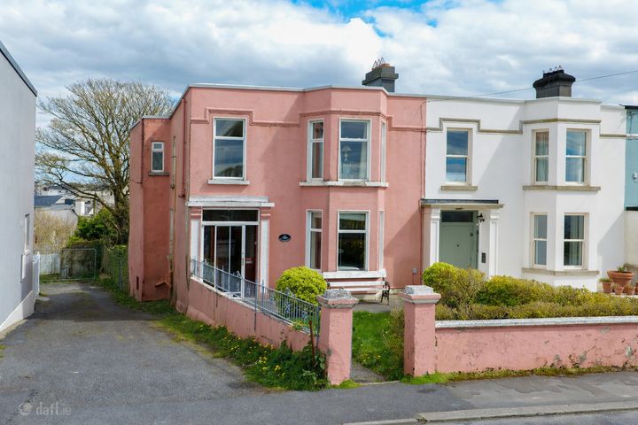 Dunromin House, 16 Dalysfort Road, Salthill, Galway, H91R2YN