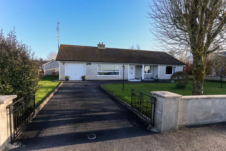 Rooaunmore, Claregalway, Co. Galway, H91F20D