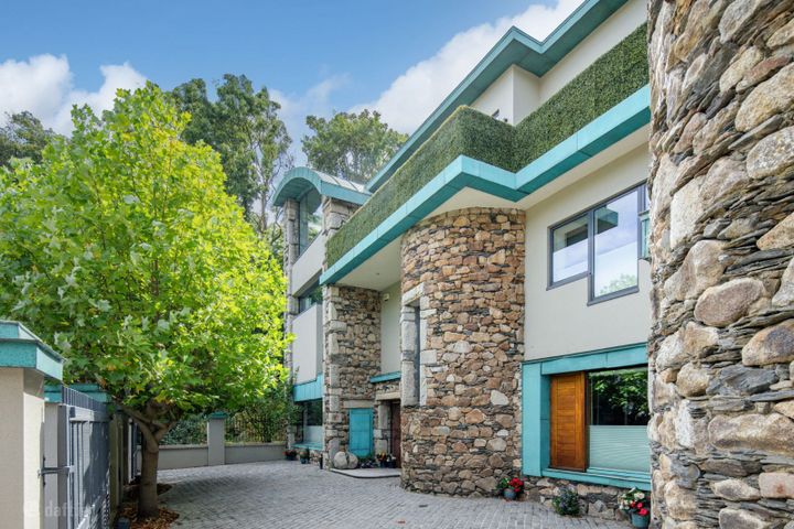 Carrick, Dodder Park Road, Rathfarnham, Dublin 14, D14FH22