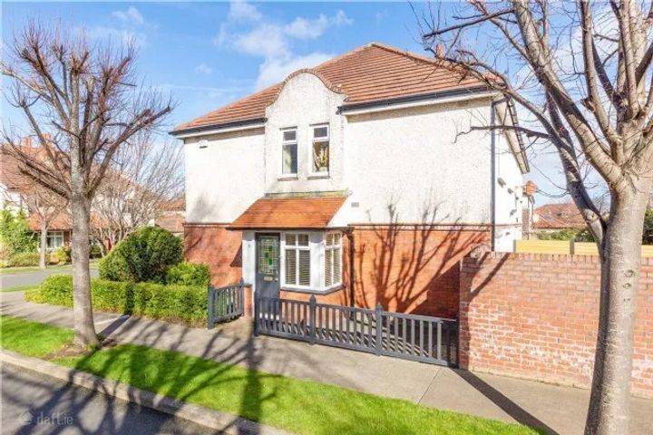 9 Hampton Park, St Helens Wood, Booterstown Ave, Dublin