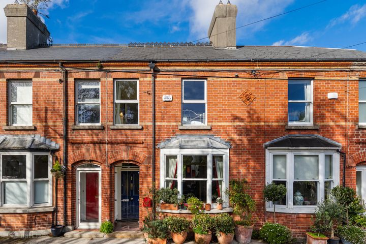 2 Botanic Villas, Glasnevin, Dublin 9, D09 P2F5