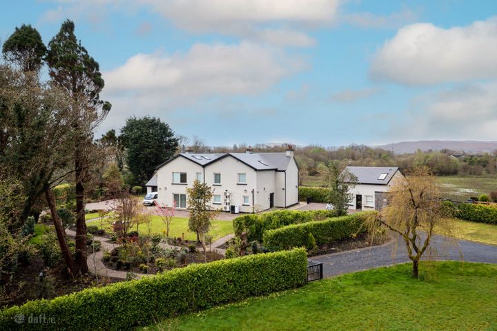 Scaraveen, Glann Road, Oughterard, Co. Galway, H91FK5V