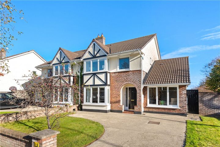 33 Glencairn View, The Gallops, Leopardstown, Dublin 18, D18AH52