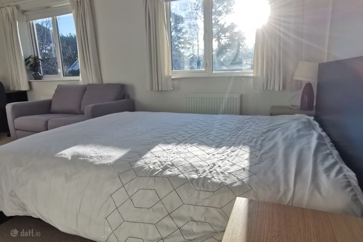 21 Meadowfield, Dublin 18, Leopardstown, Co. Dublin