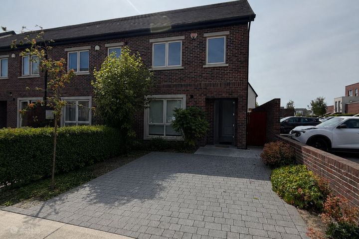 17 Shackleton Lawn, Lucan, Adamstown, Co. Dublin