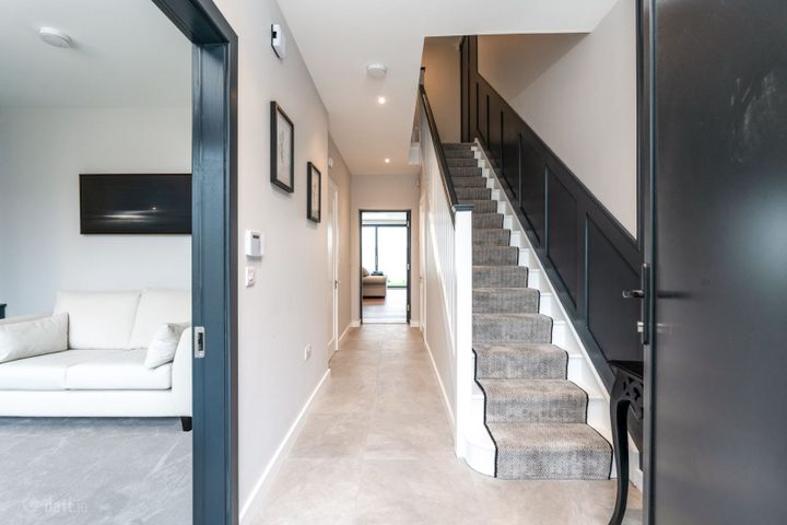 2 Whitegate, Sandyford Village, Sandyford, Dublin 18, D18T9F5 - Photo 3