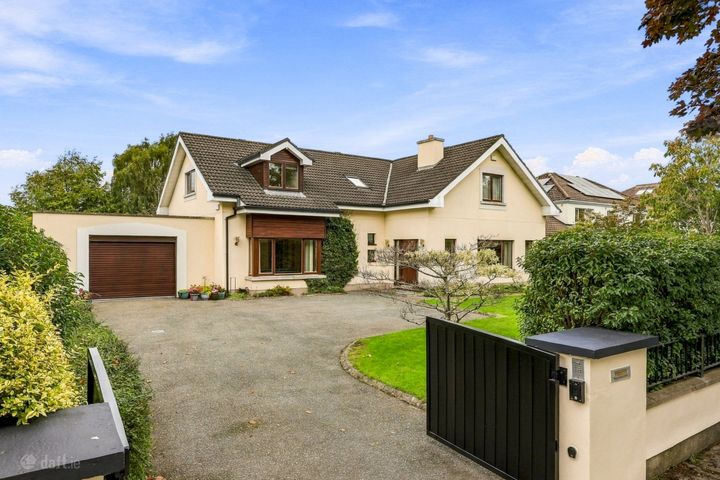 Thistledown, 10 College Park, Castleknock, Dublin 15, D15 PEY6