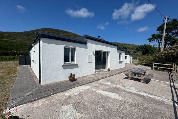Mountain Escape, Coomastow, Aughatubrid, Cahersiveen, Co. Kerry, V23NX73