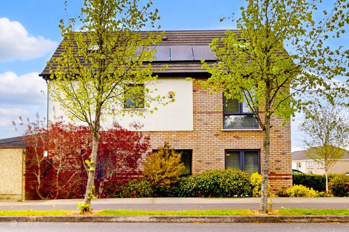 3 Elder Heath Avenue  (2 Large Attic Rooms Plus Studio), Kiltipper, Dublin 24, D24KR9A