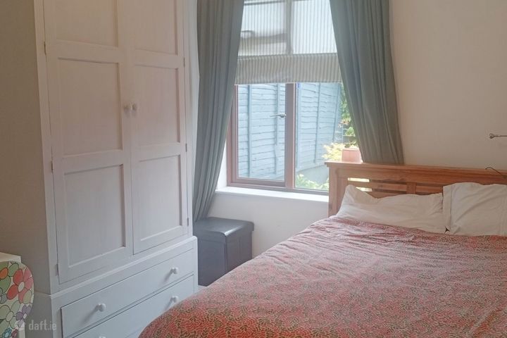 Students -4 nights per week (Mon -Friday)   Room to let, Dun Laoghaire, Co. Dublin
