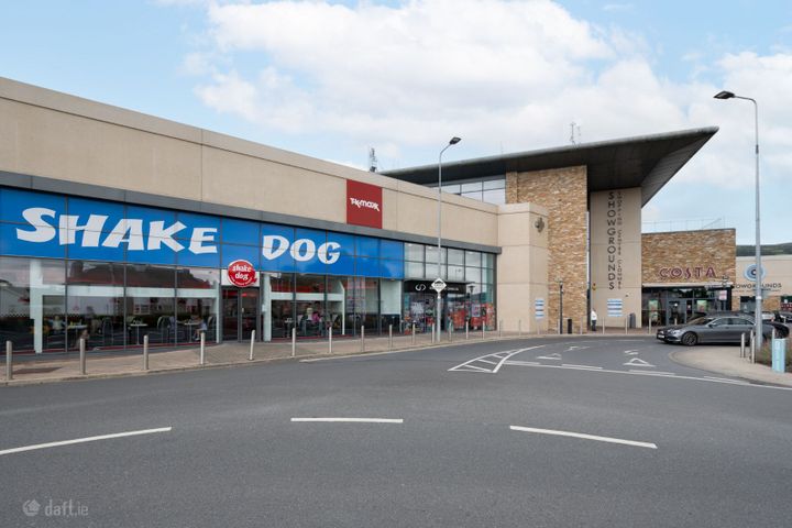 Showgrounds Shopping Centre, Davis Road, Clonmel, Co. Tipperary