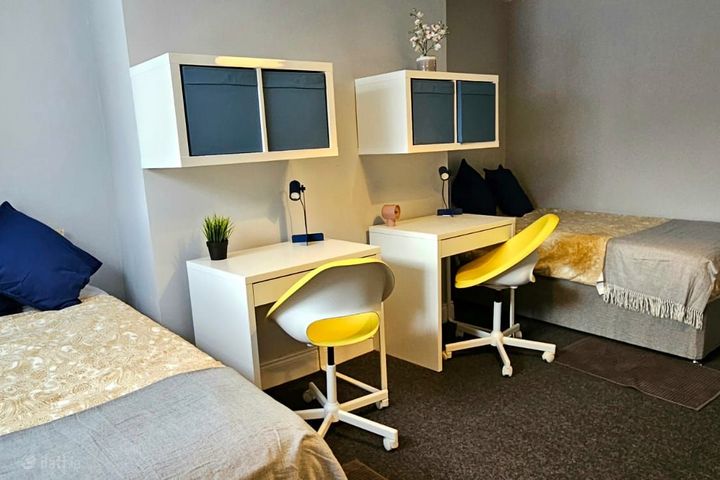 bed available in female twin room, 24th of March, Phibsborough Rd, Dublin 7, North Circular Road, Dublin 7