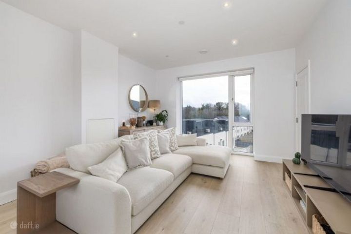 32 Woodbrook Court, Dublin Road, Shankill, Co. Dublin