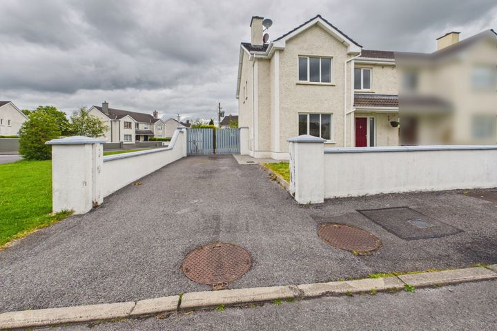12 Barrys Court, Tarmonbarry, Co. Roscommon, N39Y027