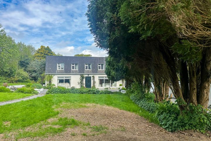 Silver Strand Lodge, Barna Road, Knocknacarra, Co. Galway