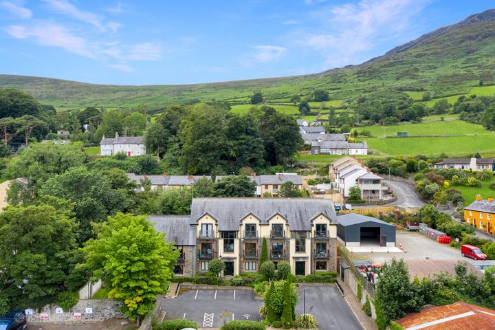 8 Market Court, Dundalk Street, Carlingford, Co. Louth, A91K378