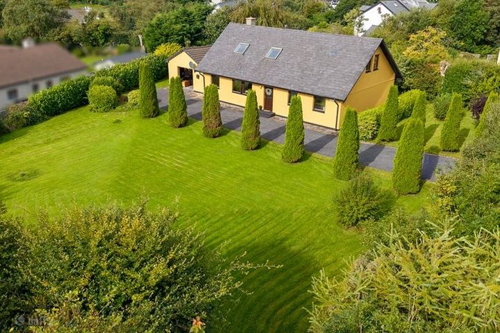 Carrownalurgan, Westport, Westport Quay, Co. Mayo, F28TX83