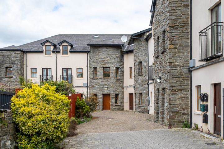 13 The Archways, Bridge Street, Carrick on Shannonm, Co. Leitrim, N41KC57