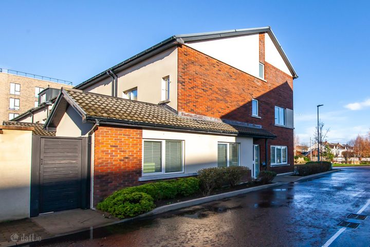 30 Larkfield Heath, Clayfarm, Leopardstown, Co. Dublin, D18W3XR