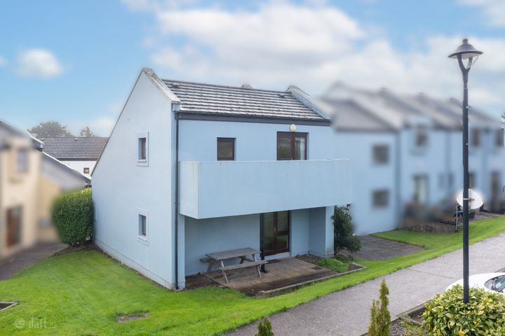 8 Carleton Village, Golf Links Road, Youghal, Co. Cork, P36WD92