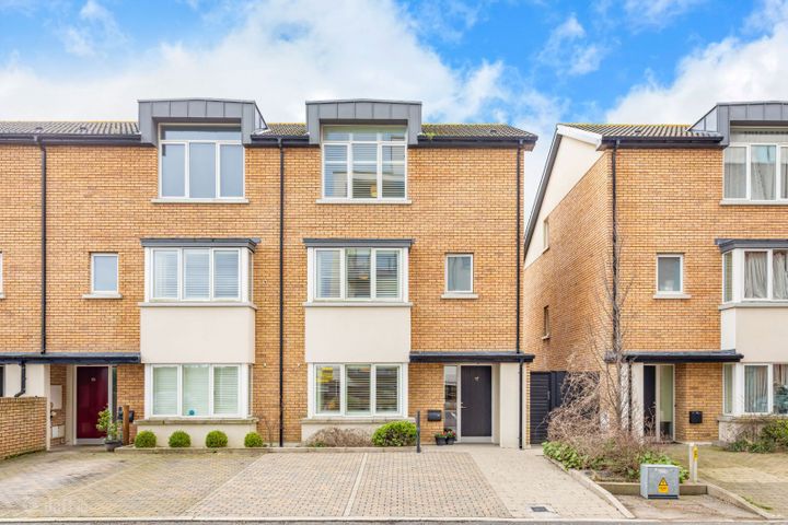 17 Larkfield Place, Dublin 18, Leopardstown, Dublin 18, D18AD60