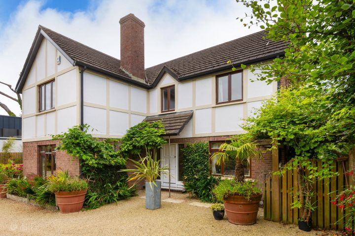 Holly Lodge, 1 Cenacle Grove, Killiney, Co Dublin, A96RX93