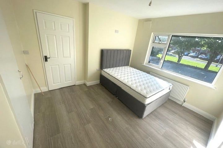 Virginia Heights, Tallaght, Dublin 24 (Double Room To Rent – Room C)