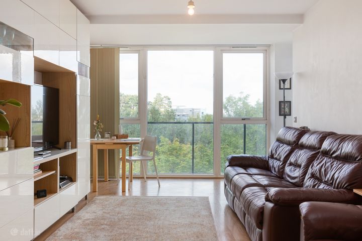 27 Mimosa Hall, Levmoss Park, The Gallops, Leopardstown, Dublin 18, D18FY61 - Photo 3