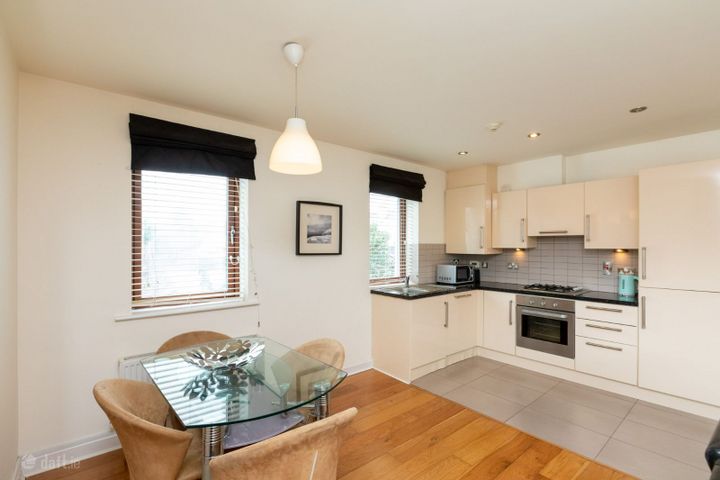 8 Aubreyville, Dublin Road, Shankill, Dublin 18, D18K225 - Photo 2