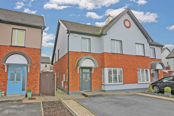 42 Cluainin, Shannon, Co Clare, V14K237