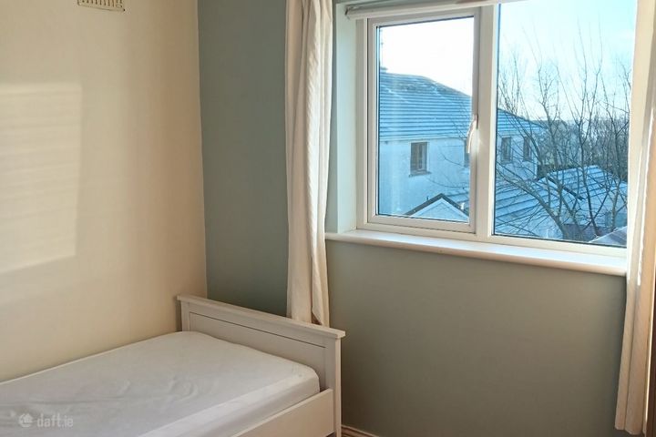 44 Caiseal Cam, Roscam, Galway, Rosshill, Co. Galway