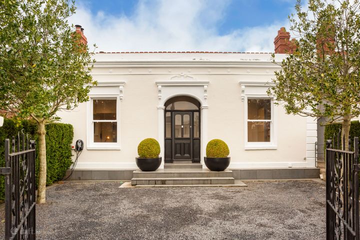 2 Albert Rd Lower, Sandycove, Gleangeary, Dublin