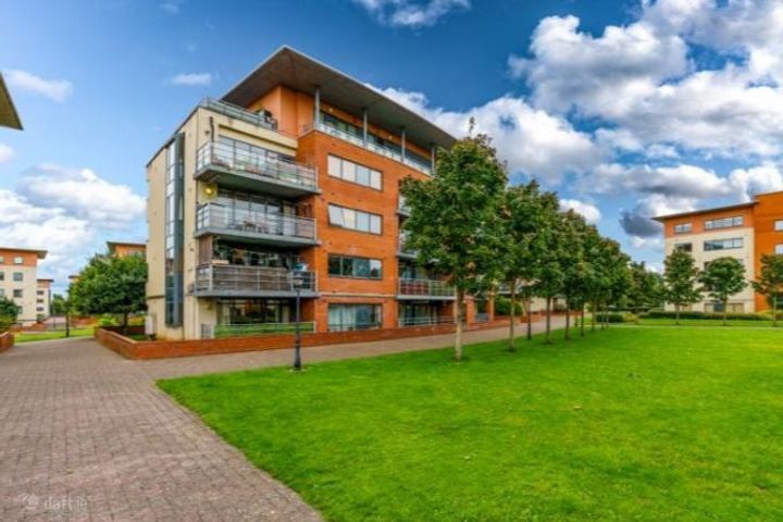 19 The Oval, Tullyvale, Cabinteely Dublin 18, Dublin 18, Dublin