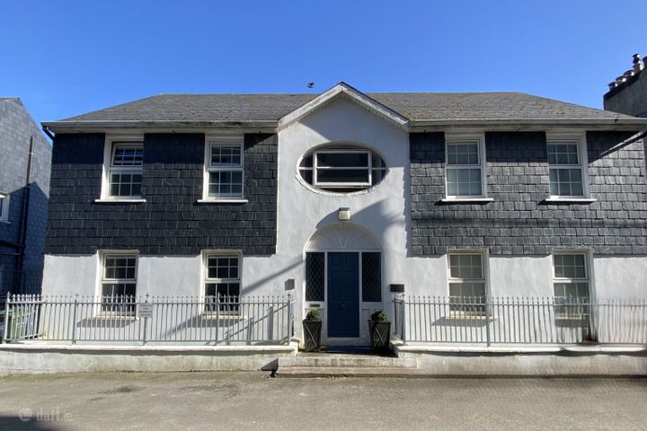 2 Rampart Manor, The Ramparts, Kinsale, Co. Cork, P17W280