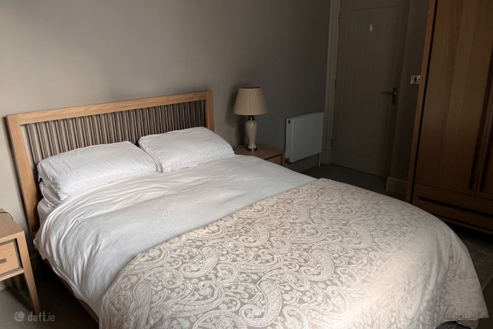 2 Lighthouse Terrace, Church Street, Howth, Dublin 13