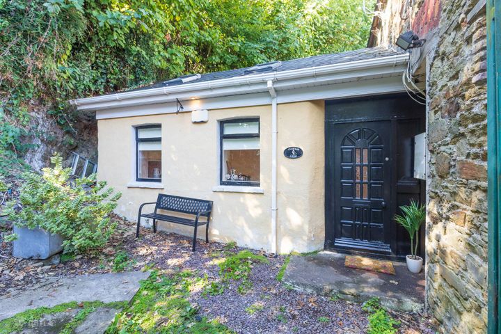 Crescent Lodge, The Crescent, Spy Hill, Cobh, Co. Cork, P24YY01