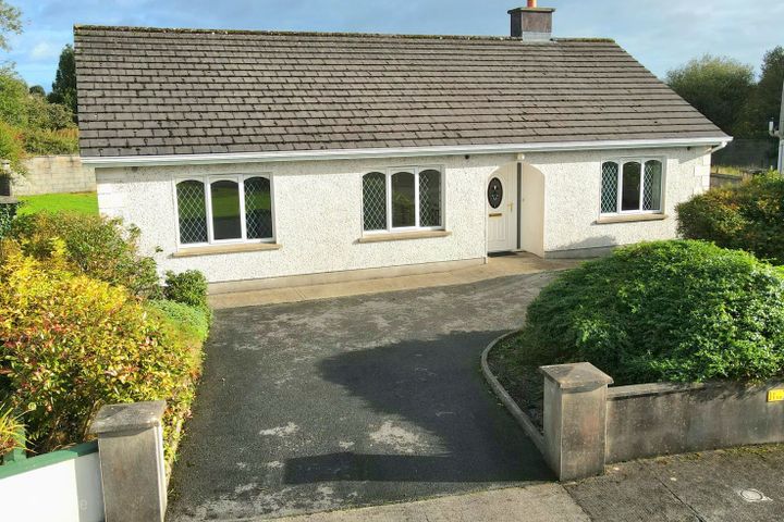 34 Hollywood Grove, Ballaghaderreen, Co. Roscommon, F45WN26